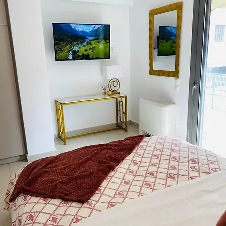 The Twin Residences In Kallithea * 아테네